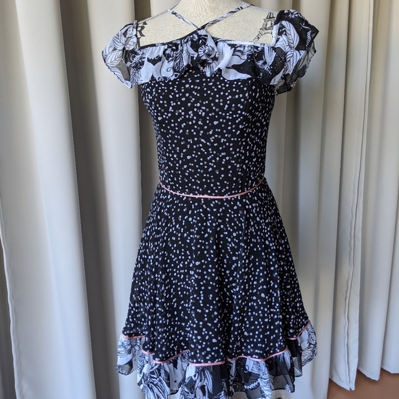 bebe Dresses & Skirts - bebe Off The Shoulder Dress Black & White